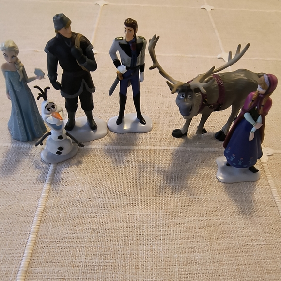Disney Frozen 6 Doll Set - Picture 2 of 3